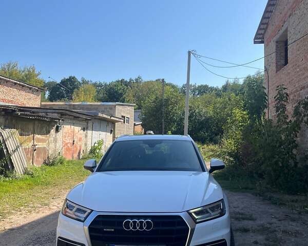 Белый Ауди Ку 5, объемом двигателя 1.98 л и пробегом 82 тыс. км за 27000 $, фото 3 на Automoto.ua