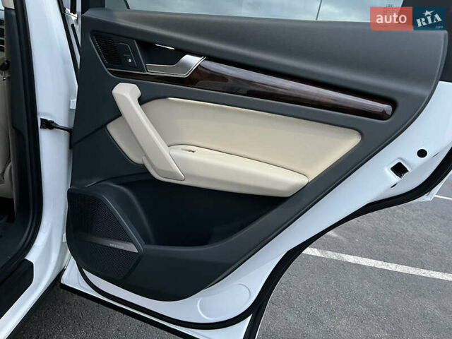 Білий Ауді Ку 5, об'ємом двигуна 1.98 л та пробігом 111 тис. км за 25600 $, фото 18 на Automoto.ua