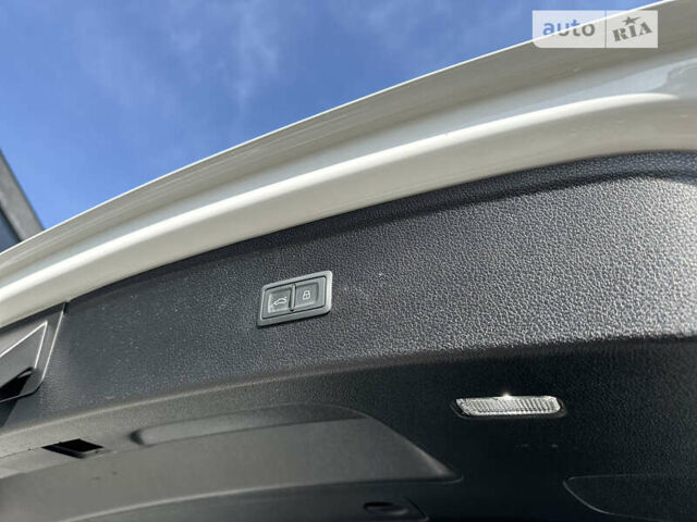 Белый Ауди Ку 5, объемом двигателя 2 л и пробегом 41 тыс. км за 24900 $, фото 66 на Automoto.ua