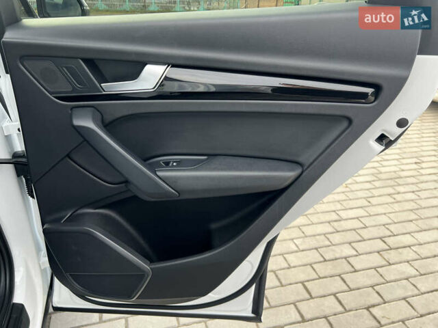 Белый Ауди Ку 5, объемом двигателя 1.97 л и пробегом 287 тыс. км за 27816 $, фото 25 на Automoto.ua