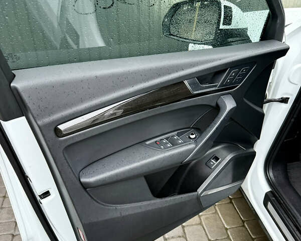 Білий Ауді Ку 5, об'ємом двигуна 1.98 л та пробігом 229 тис. км за 22400 $, фото 52 на Automoto.ua