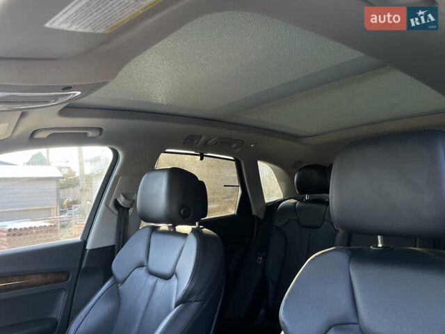 Белый Ауди Ку 5, объемом двигателя 1.98 л и пробегом 193 тыс. км за 25000 $, фото 25 на Automoto.ua