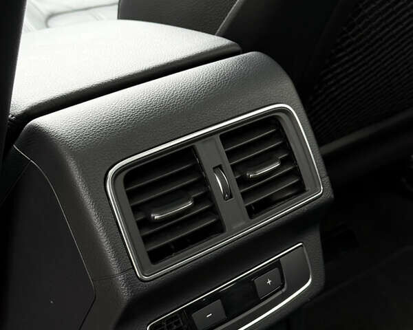 Белый Ауди Ку 5, объемом двигателя 2 л и пробегом 171 тыс. км за 20000 $, фото 24 на Automoto.ua