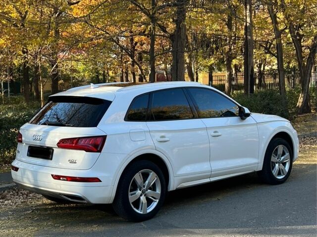 Белый Ауди Ку 5, объемом двигателя 2 л и пробегом 102 тыс. км за 26500 $, фото 1 на Automoto.ua