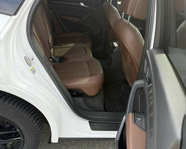 Белый Ауди Ку 5, объемом двигателя 1.98 л и пробегом 142 тыс. км за 26300 $, фото 10 на Automoto.ua