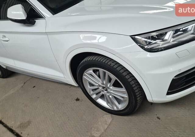 Белый Ауди Ку 5, объемом двигателя 1.98 л и пробегом 57 тыс. км за 30000 $, фото 4 на Automoto.ua