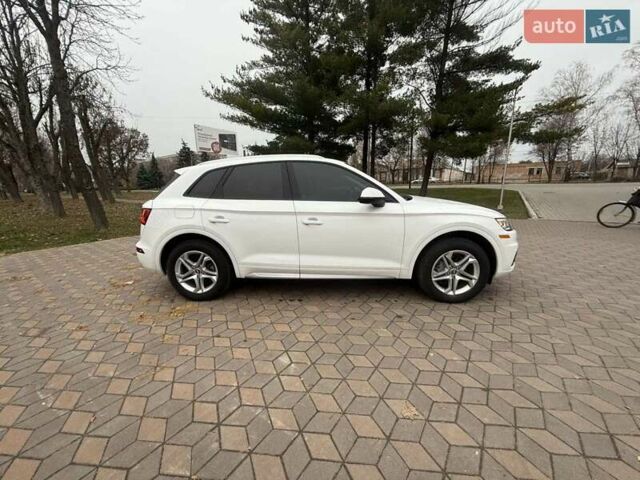 Білий Ауді Ку 5, об'ємом двигуна 2 л та пробігом 87 тис. км за 20998 $, фото 7 на Automoto.ua
