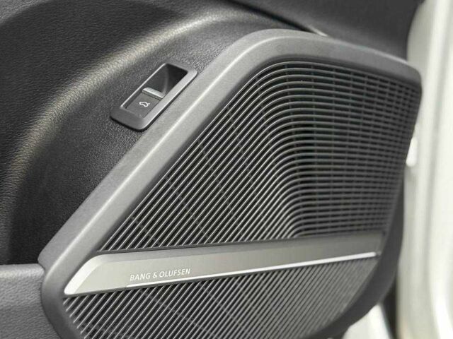 Білий Ауді Ку 5, об'ємом двигуна 2 л та пробігом 180 тис. км за 22299 $, фото 17 на Automoto.ua