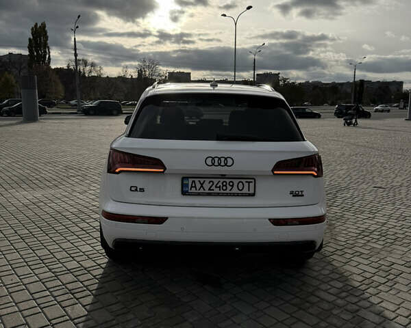 Белый Ауди Ку 5, объемом двигателя 1.98 л и пробегом 100 тыс. км за 27000 $, фото 7 на Automoto.ua