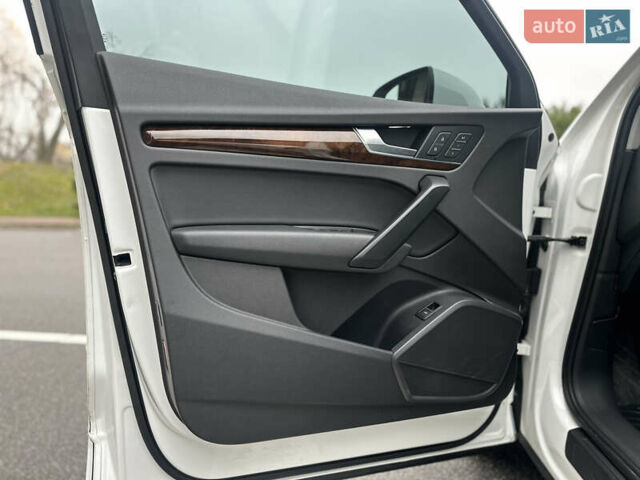 Белый Ауди Ку 5, объемом двигателя 1.99 л и пробегом 163 тыс. км за 22999 $, фото 8 на Automoto.ua