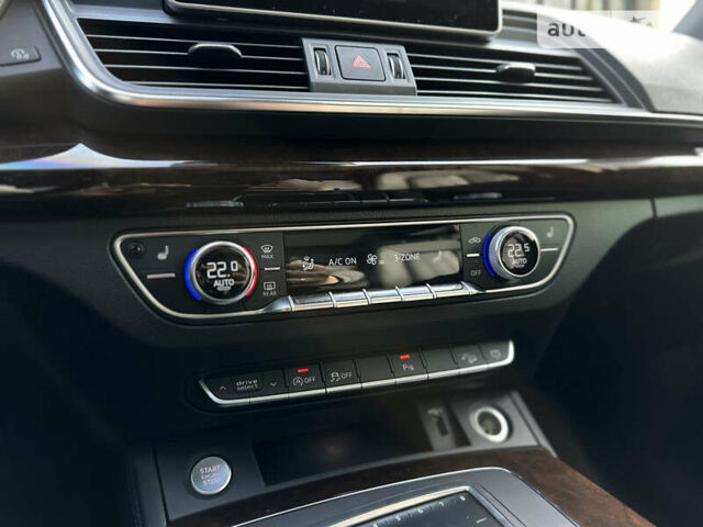 Белый Ауди Ку 5, объемом двигателя 2 л и пробегом 41 тыс. км за 24900 $, фото 45 на Automoto.ua