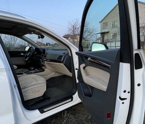 Белый Ауди Ку 5, объемом двигателя 2 л и пробегом 126 тыс. км за 28800 $, фото 12 на Automoto.ua