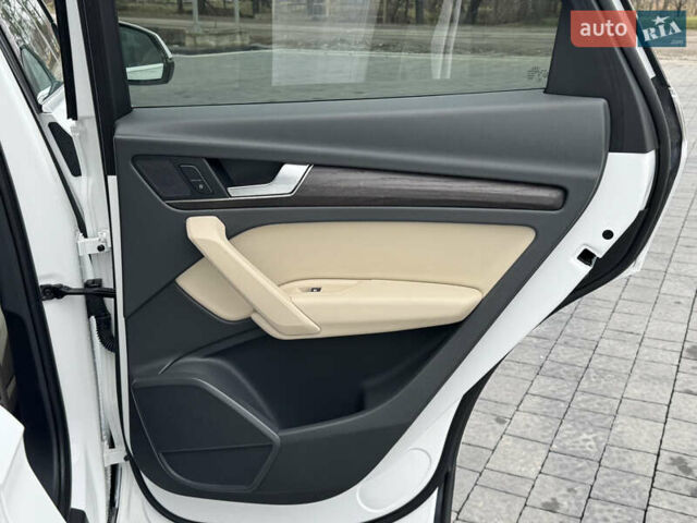 Білий Ауді Ку 5, об'ємом двигуна 1.98 л та пробігом 159 тис. км за 24699 $, фото 48 на Automoto.ua