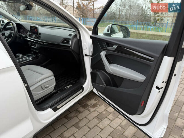 Белый Ауди Ку 5, объемом двигателя 1.98 л и пробегом 95 тыс. км за 29400 $, фото 30 на Automoto.ua