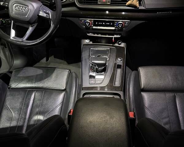 Білий Ауді Ку 5, об'ємом двигуна 1.97 л та пробігом 287 тис. км за 31000 $, фото 4 на Automoto.ua