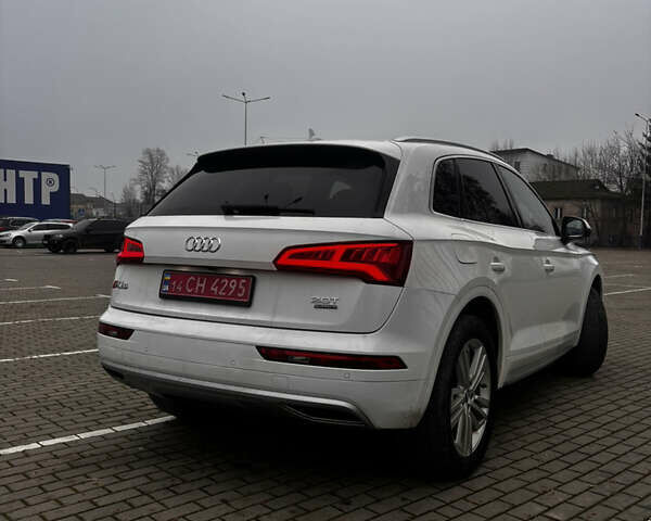 Белый Ауди Ку 5, объемом двигателя 2 л и пробегом 163 тыс. км за 23100 $, фото 3 на Automoto.ua