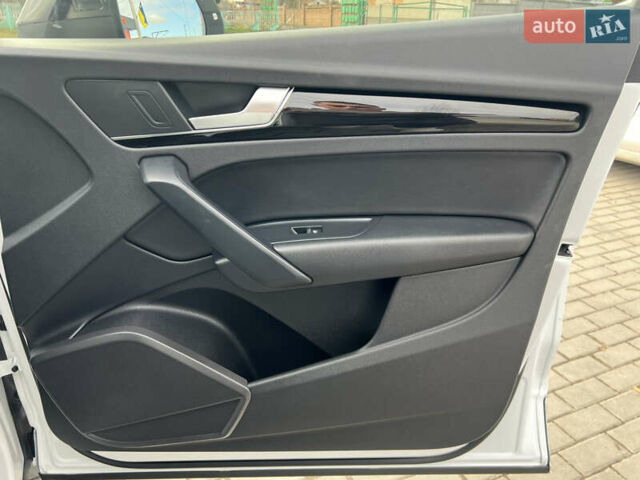 Белый Ауди Ку 5, объемом двигателя 1.97 л и пробегом 287 тыс. км за 27816 $, фото 27 на Automoto.ua