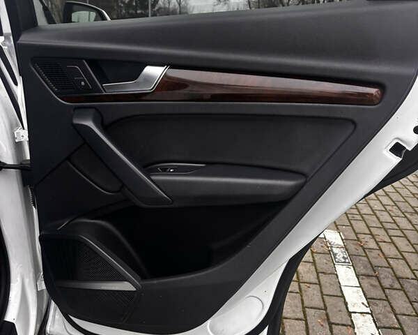 Белый Ауди Ку 5, объемом двигателя 2 л и пробегом 163 тыс. км за 23100 $, фото 11 на Automoto.ua