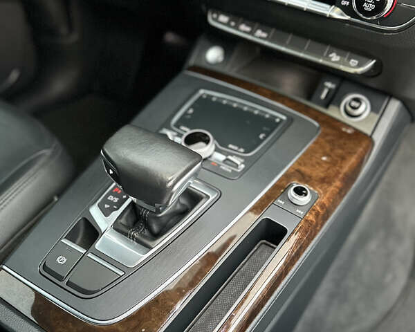 Белый Ауди Ку 5, объемом двигателя 2 л и пробегом 162 тыс. км за 20900 $, фото 39 на Automoto.ua