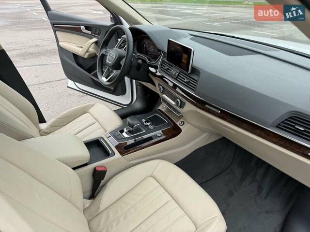 Білий Ауді Ку 5, об'ємом двигуна 1.98 л та пробігом 60 тис. км за 31500 $, фото 74 на Automoto.ua
