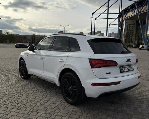 Белый Ауди Ку 5, объемом двигателя 1.98 л и пробегом 100 тыс. км за 27000 $, фото 6 на Automoto.ua