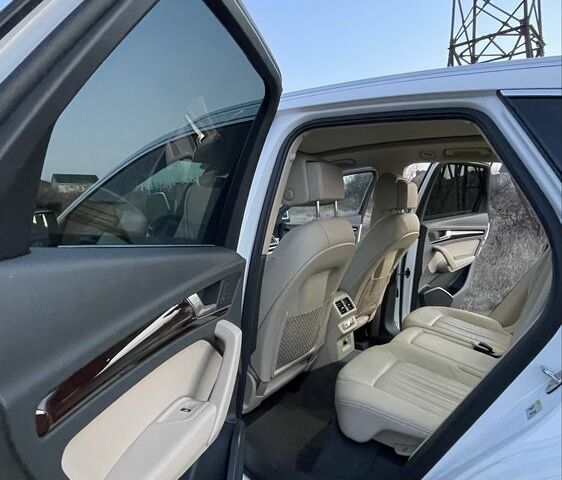 Белый Ауди Ку 5, объемом двигателя 2 л и пробегом 126 тыс. км за 28800 $, фото 9 на Automoto.ua