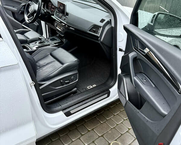 Білий Ауді Ку 5, об'ємом двигуна 1.98 л та пробігом 229 тис. км за 22400 $, фото 66 на Automoto.ua
