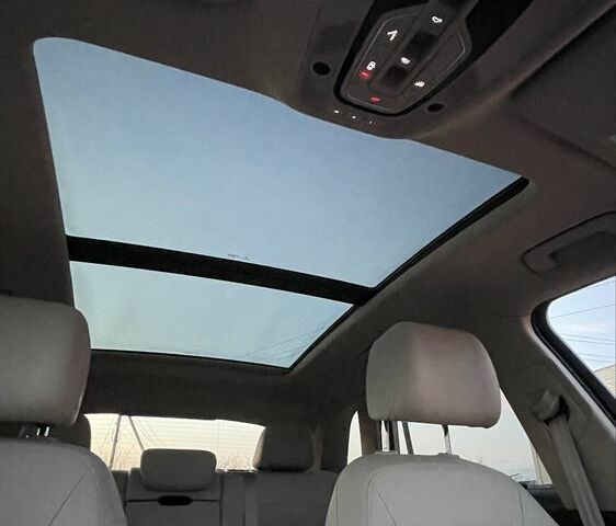 Белый Ауди Ку 5, объемом двигателя 2 л и пробегом 126 тыс. км за 28800 $, фото 3 на Automoto.ua