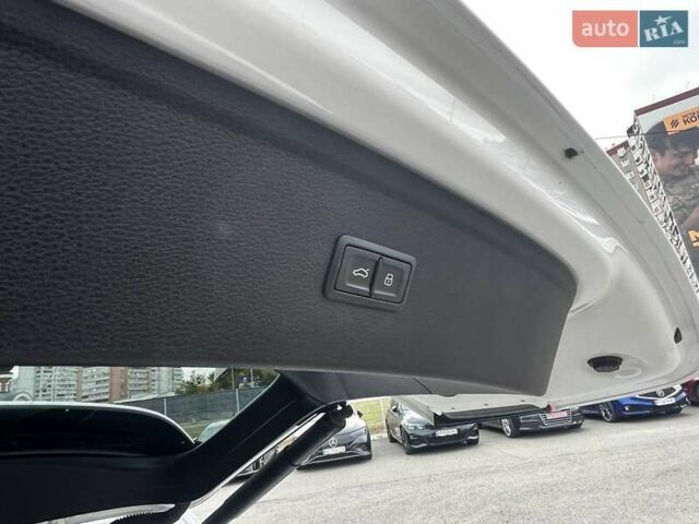 Белый Ауди Ку 5, объемом двигателя 2 л и пробегом 209 тыс. км за 25990 $, фото 13 на Automoto.ua