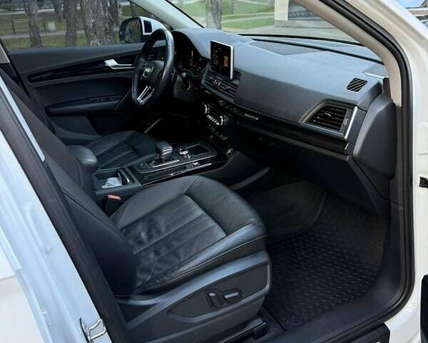 Белый Ауди Ку 5, объемом двигателя 1.98 л и пробегом 180 тыс. км за 22299 $, фото 14 на Automoto.ua