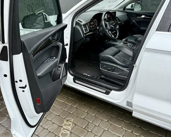 Білий Ауді Ку 5, об'ємом двигуна 1.98 л та пробігом 229 тис. км за 22400 $, фото 56 на Automoto.ua