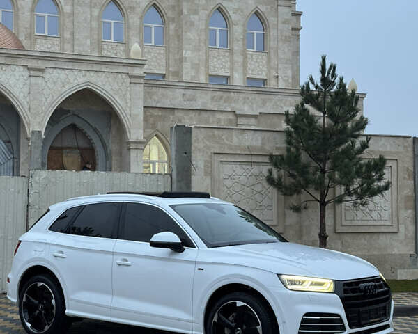 Белый Ауди Ку 5, объемом двигателя 2 л и пробегом 108 тыс. км за 28500 $, фото 3 на Automoto.ua