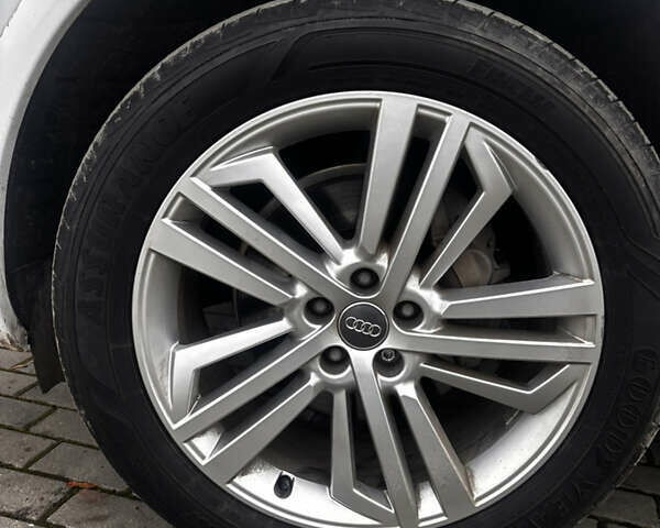 Белый Ауди Ку 5, объемом двигателя 2 л и пробегом 163 тыс. км за 23100 $, фото 26 на Automoto.ua