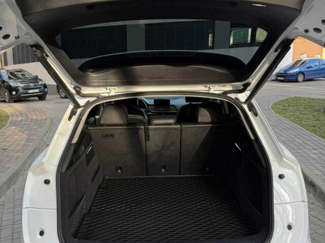 Білий Ауді Ку 5, об'ємом двигуна 2 л та пробігом 180 тис. км за 22299 $, фото 19 на Automoto.ua