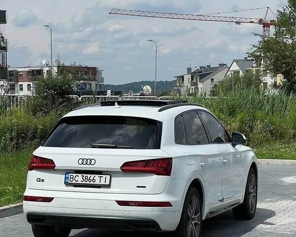 Білий Ауді Ку 5, об'ємом двигуна 1.98 л та пробігом 210 тис. км за 26250 $, фото 3 на Automoto.ua