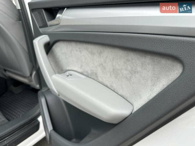 Белый Ауди Ку 5, объемом двигателя 1.98 л и пробегом 206 тыс. км за 25900 $, фото 46 на Automoto.ua