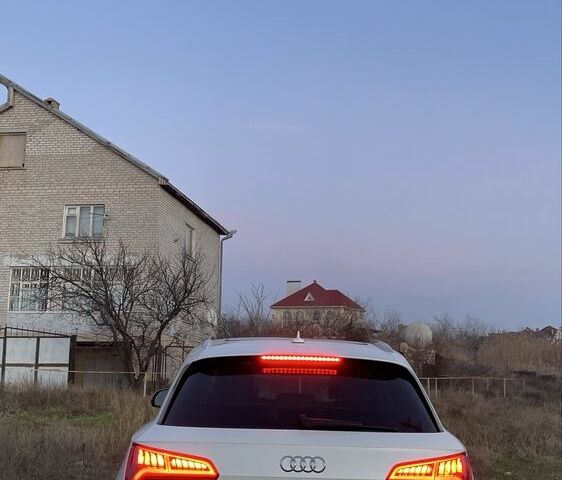 Белый Ауди Ку 5, объемом двигателя 2 л и пробегом 126 тыс. км за 28800 $, фото 2 на Automoto.ua