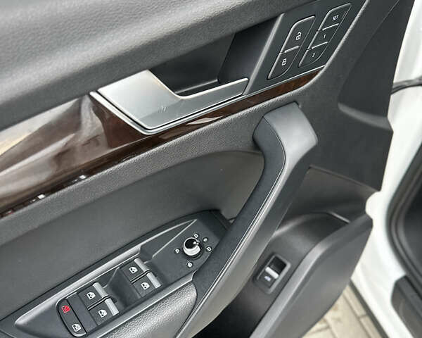 Белый Ауди Ку 5, объемом двигателя 2 л и пробегом 162 тыс. км за 22500 $, фото 29 на Automoto.ua