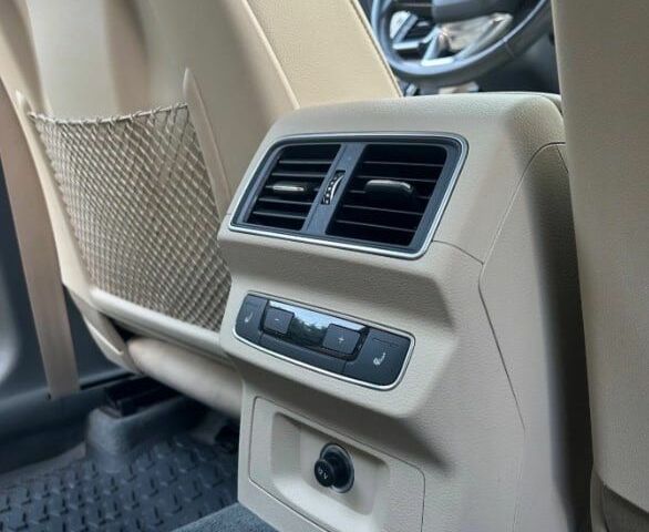 Білий Ауді Ку 5, об'ємом двигуна 2 л та пробігом 99 тис. км за 17000 $, фото 8 на Automoto.ua