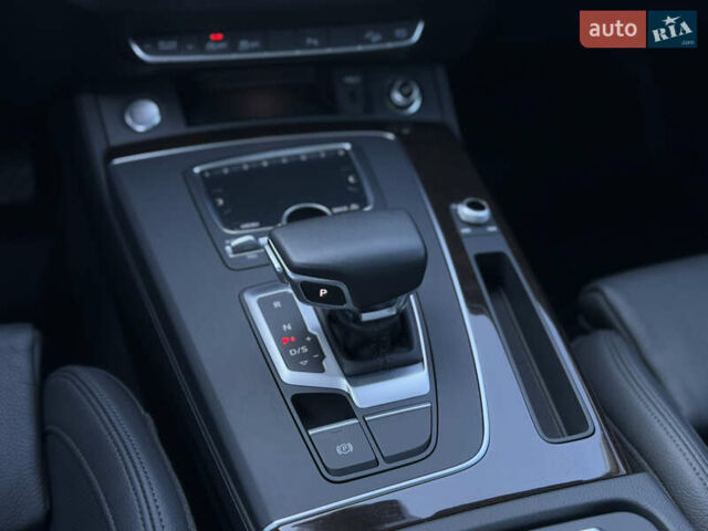 Білий Ауді Ку 5, об'ємом двигуна 2 л та пробігом 194 тис. км за 24500 $, фото 21 на Automoto.ua