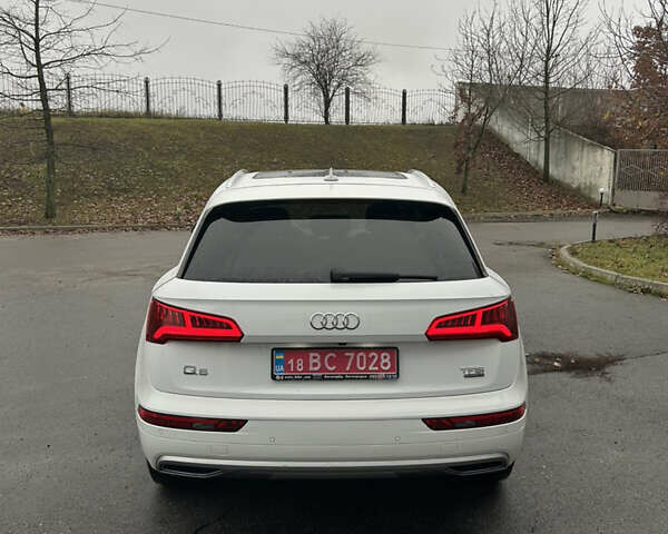 Белый Ауди Ку 5, объемом двигателя 1.98 л и пробегом 145 тыс. км за 23888 $, фото 5 на Automoto.ua