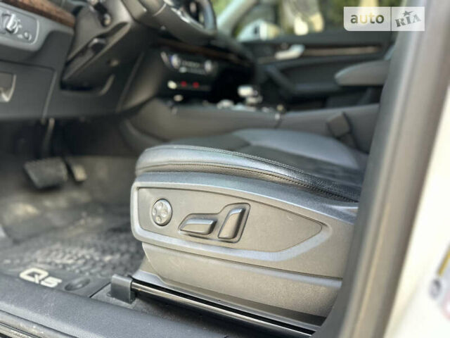 Белый Ауди Ку 5, объемом двигателя 2 л и пробегом 41 тыс. км за 24900 $, фото 30 на Automoto.ua