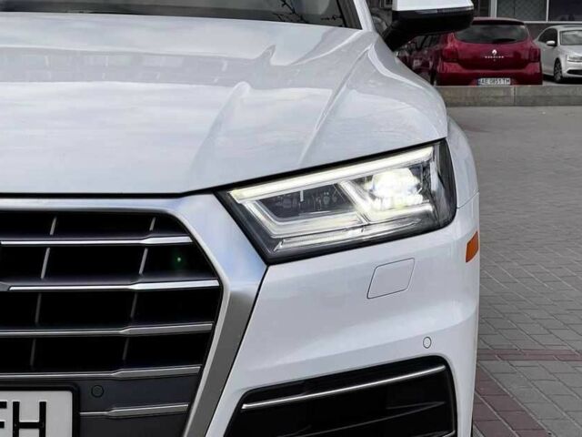 Белый Ауди Ку 5, объемом двигателя 2 л и пробегом 77 тыс. км за 16000 $, фото 4 на Automoto.ua