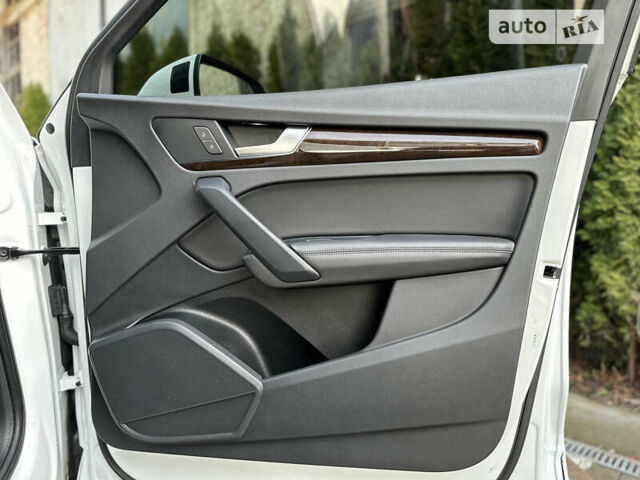 Белый Ауди Ку 5, объемом двигателя 2 л и пробегом 41 тыс. км за 24900 $, фото 68 на Automoto.ua