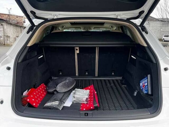 Белый Ауди Ку 5, объемом двигателя 2 л и пробегом 77 тыс. км за 16000 $, фото 9 на Automoto.ua