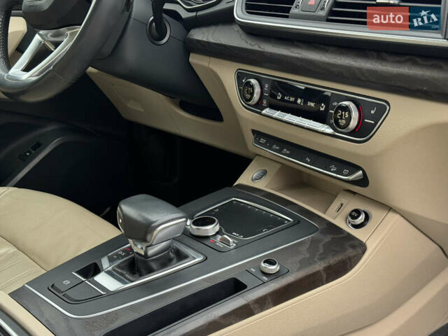 Білий Ауді Ку 5, об'ємом двигуна 1.98 л та пробігом 159 тис. км за 24699 $, фото 39 на Automoto.ua