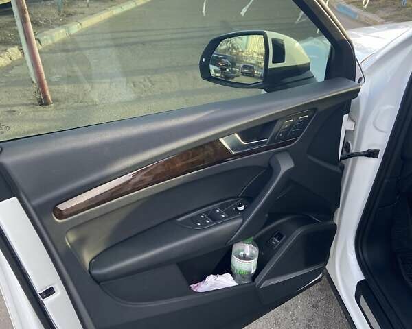 Белый Ауди Ку 5, объемом двигателя 1.98 л и пробегом 145 тыс. км за 29300 $, фото 16 на Automoto.ua