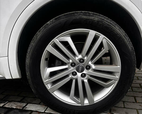 Белый Ауди Ку 5, объемом двигателя 2 л и пробегом 163 тыс. км за 23100 $, фото 27 на Automoto.ua