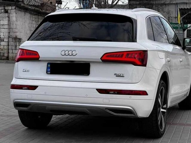 Белый Ауди Ку 5, объемом двигателя 2 л и пробегом 77 тыс. км за 16000 $, фото 1 на Automoto.ua