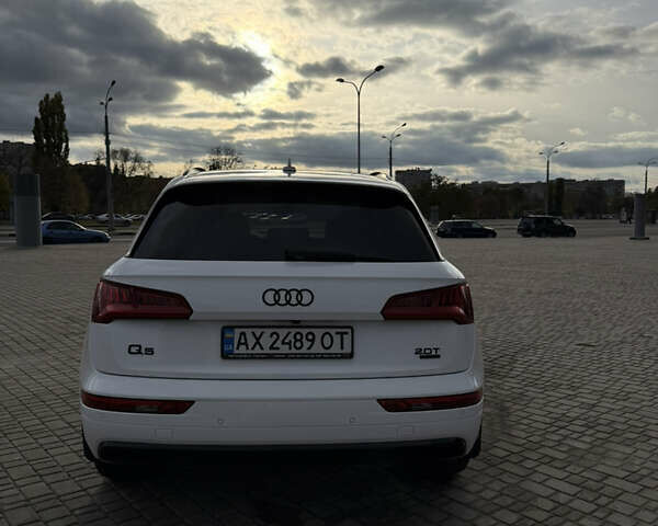 Белый Ауди Ку 5, объемом двигателя 1.98 л и пробегом 100 тыс. км за 27000 $, фото 5 на Automoto.ua